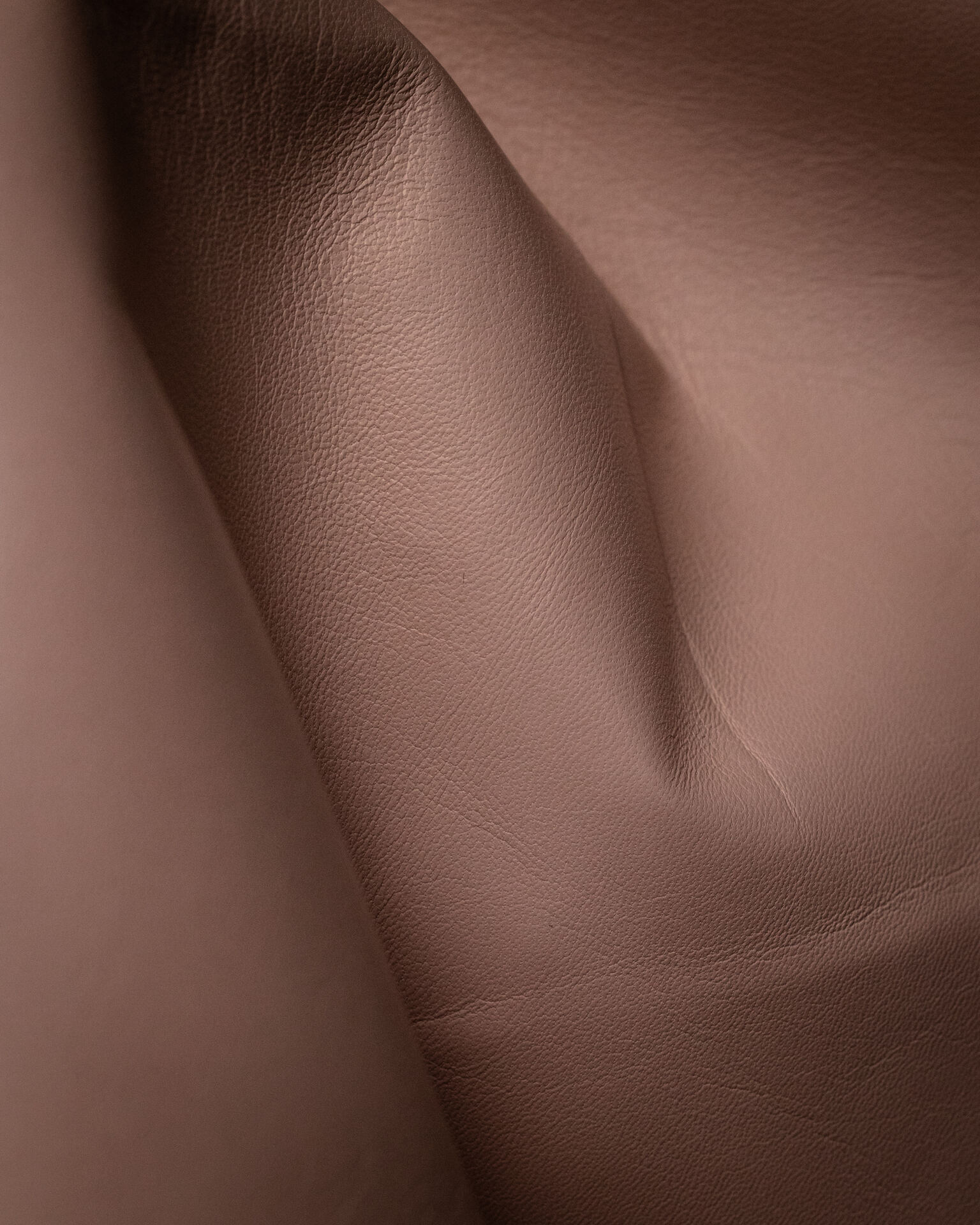 Selecting the leather in the atelier